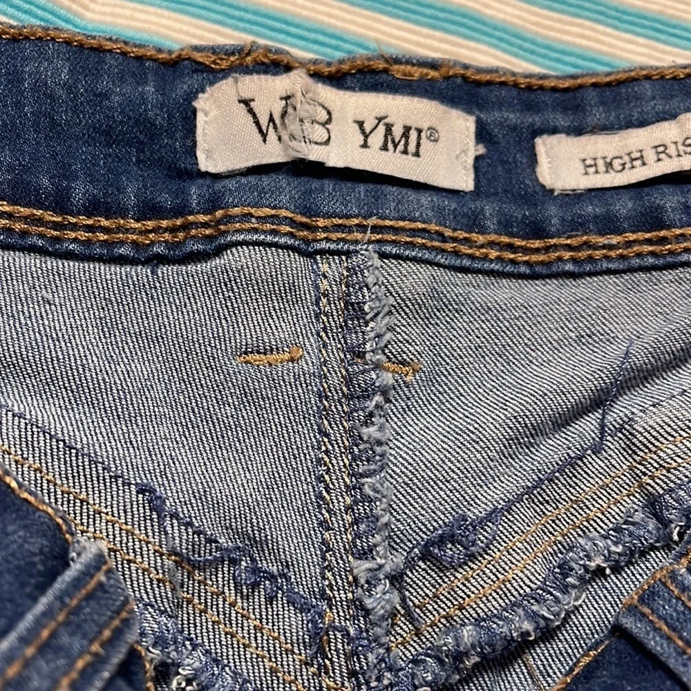 YMI jean shorts size 3/26